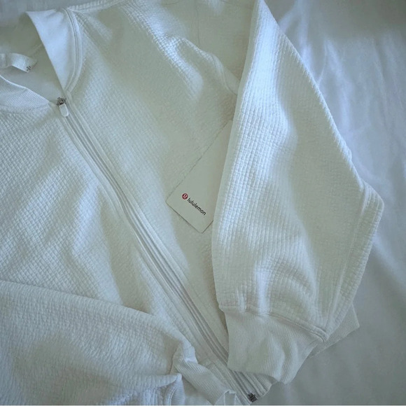🆕🤍 Lululemon EU Exclusive Textured Zip Front Track Jacket - White - Picture 4 of 15